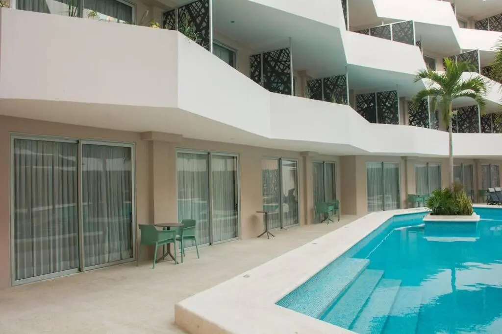 G05S Vic Luxury Studio in downtown walking to the beach