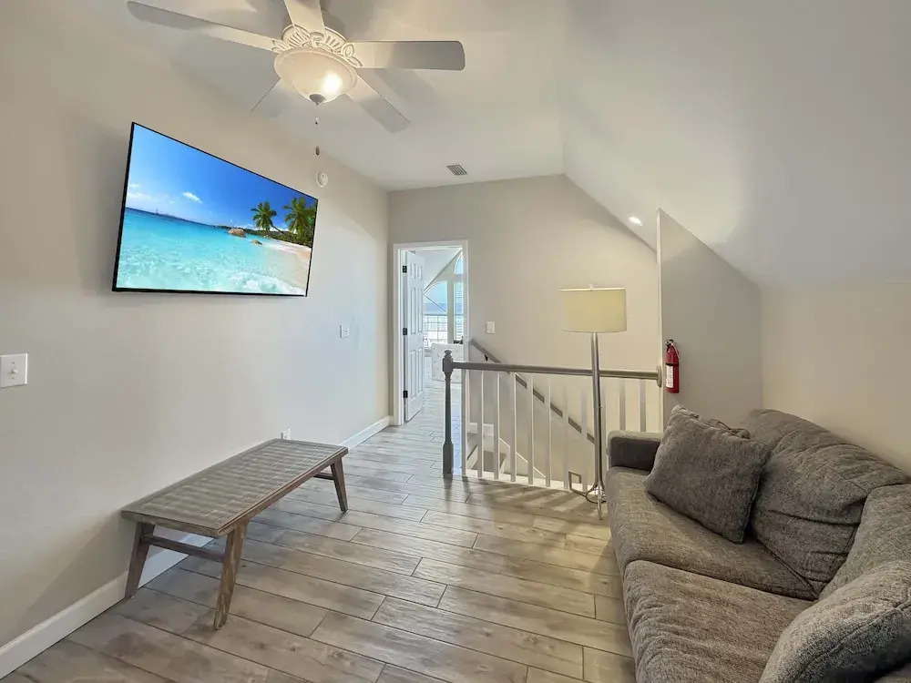 Pass Time - Beachfront for 24