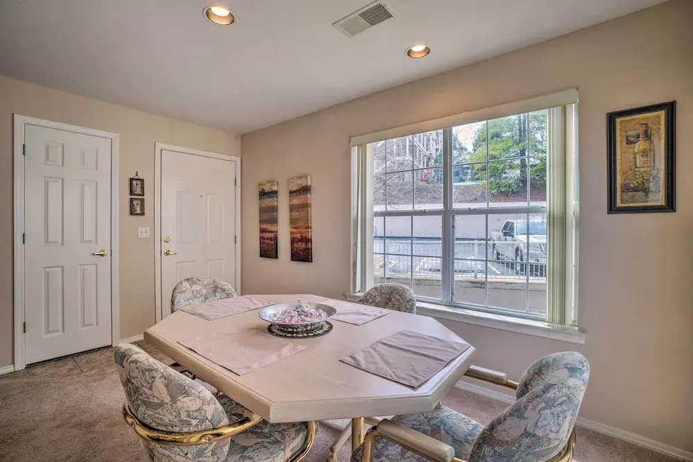 Branson Condo w/ Sunroom Near Downtown!