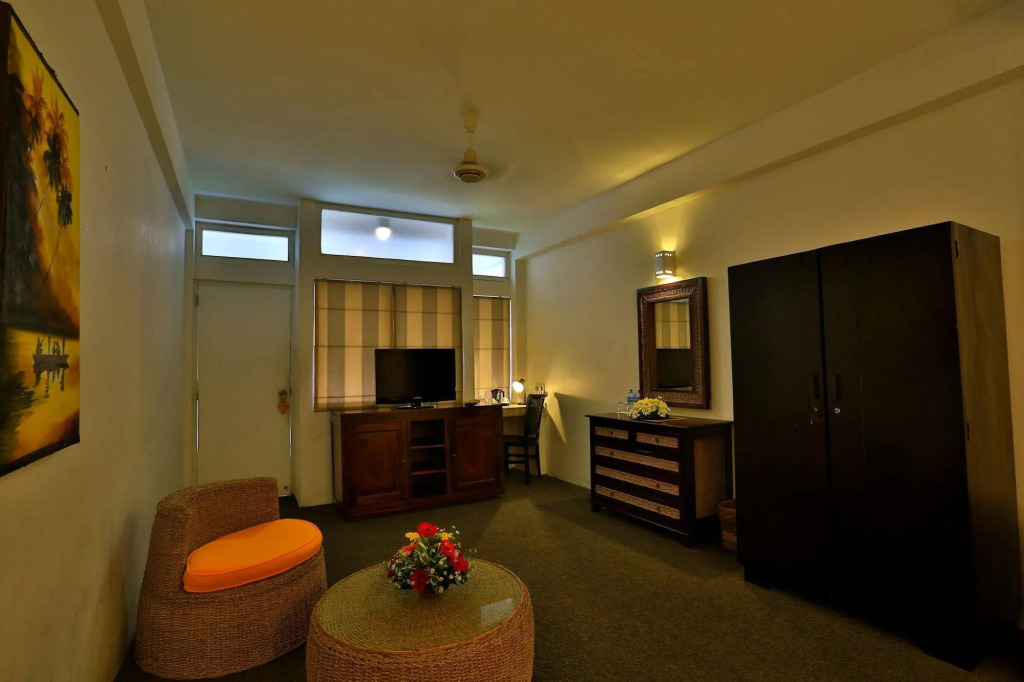St.Lachlan Hotel & Suites