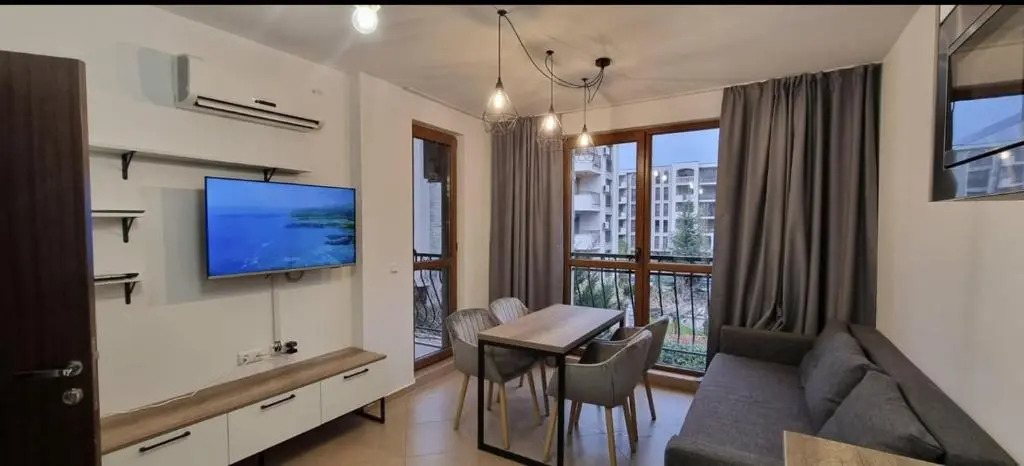 Beautiful Deluxe 2-bed Apartment in Sunny Beach