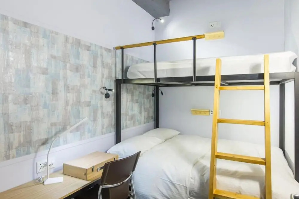 Houze Hostel