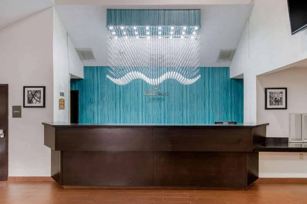 Clarion Inn & Suites DFW North