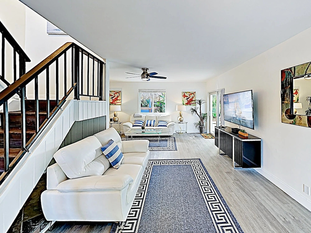 New Listing! Beach W/ Tiki Bar & Hot Tub 3 Bedroom Duplex