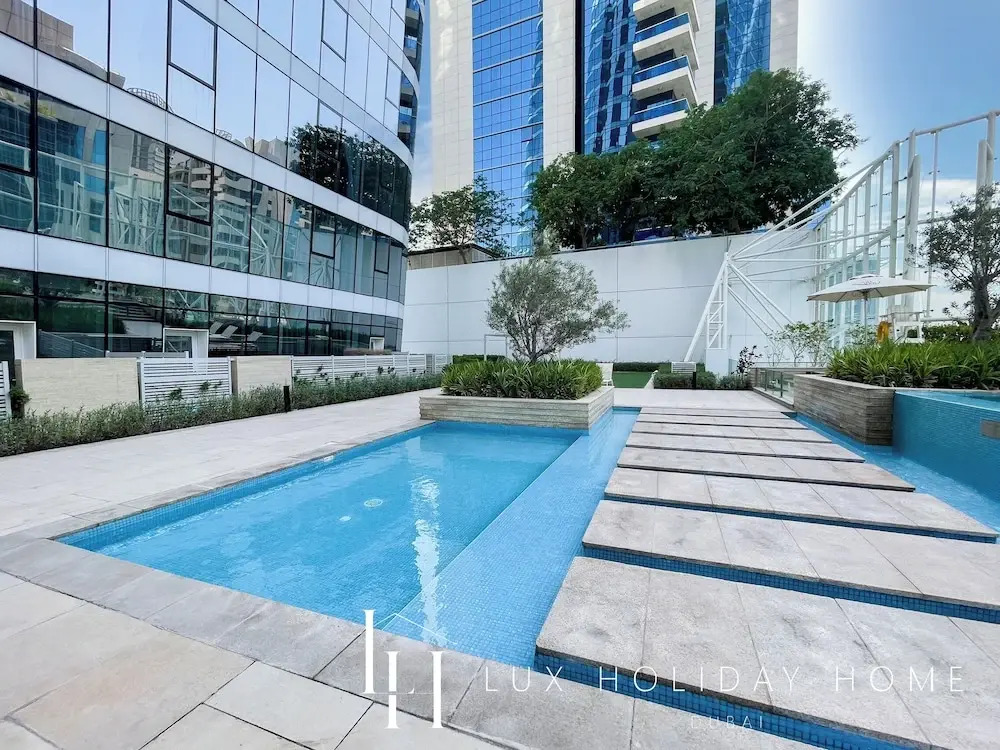 LUX  Pad Executive Suite Canal View 5