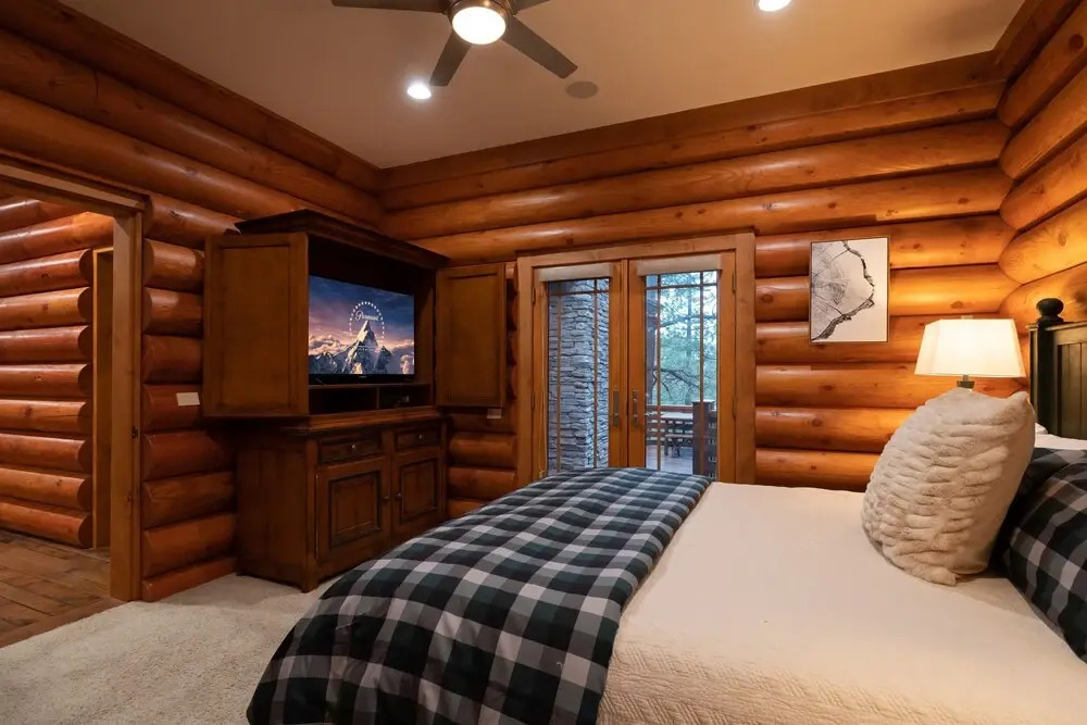 10 - Wild Horse Estate 5 Bedroom Cabin by Redawning