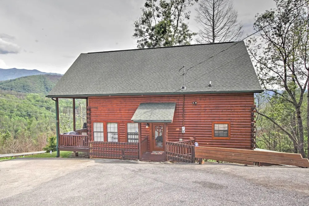 Expansive Gatlinburg Cabin: Hot Tub, Deck & Grill!