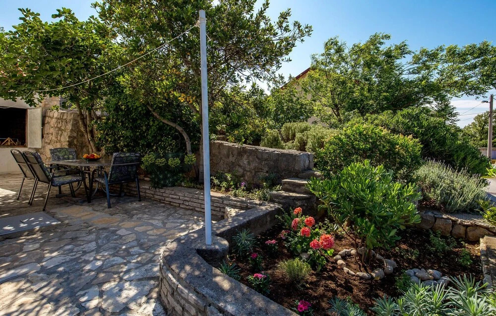 Stunning Home In Karlobag With Wifi