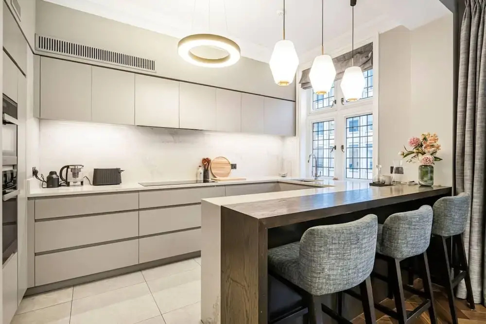 Mayfair Home Private Parking Central AC