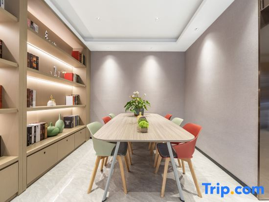 TRUE GO Hotel (Shanghai Wujiaochang University of Finance and Economics Subway Station)