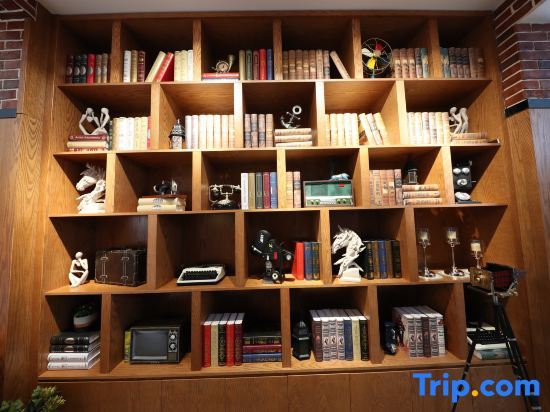 James Joyce Coffetel Hotel (Qingdao Hongdao High-speed Railway Station Convention Center)