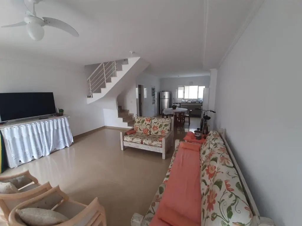Casa em condomínio de frente pro mar