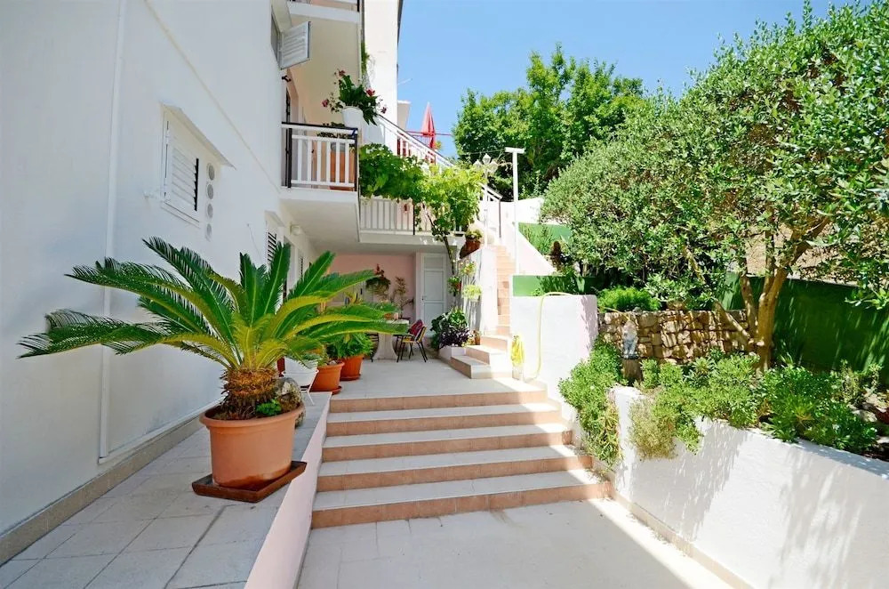 Apartments Zvonimir