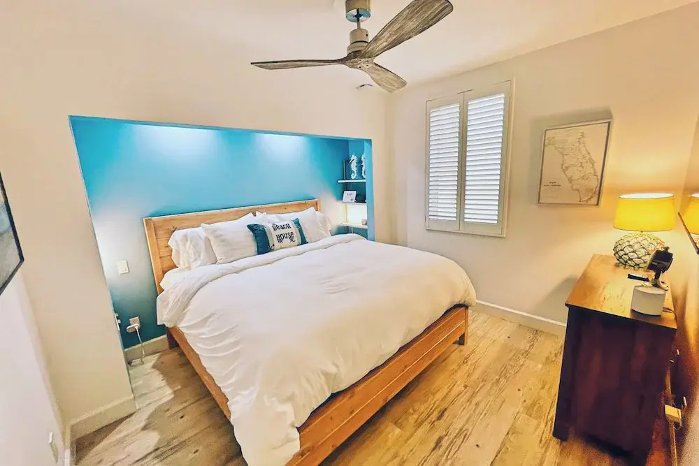 Walk to Hollywood Beach: Luxury Family Getaway!