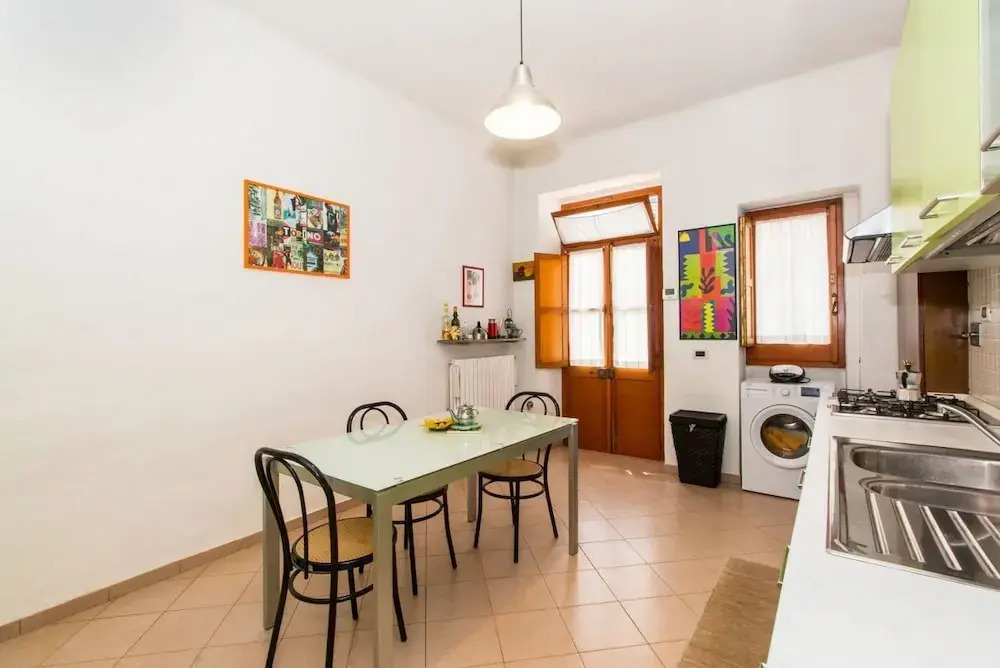 Vanchiglietta Roomy Apartment