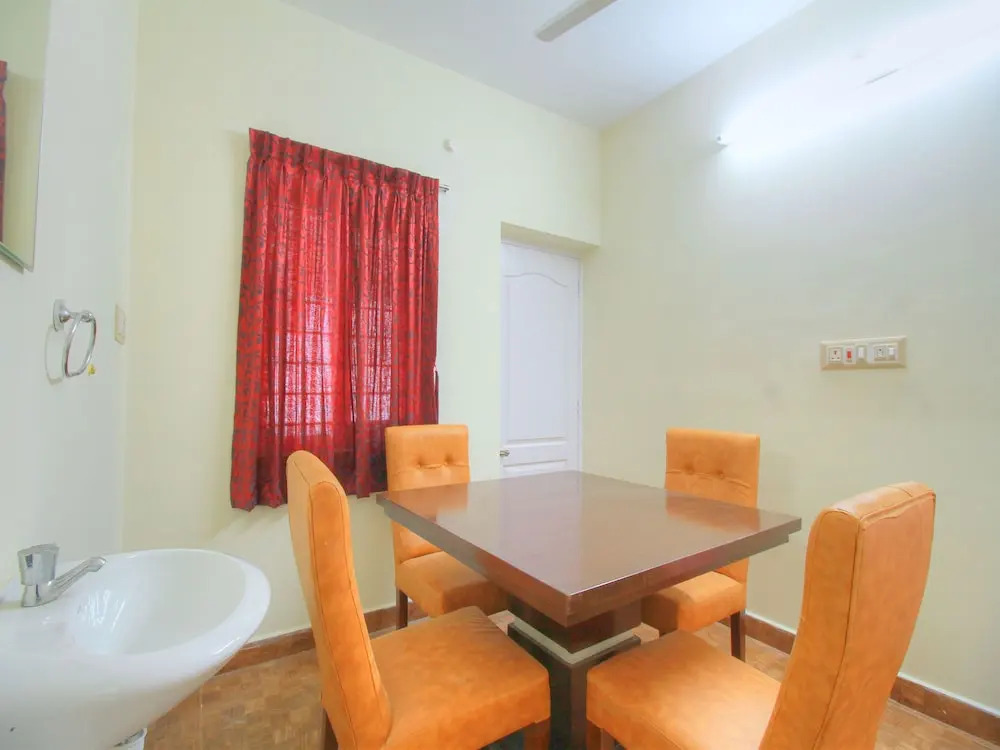 OYO 15856 Home 2BHK Near Rock Beach