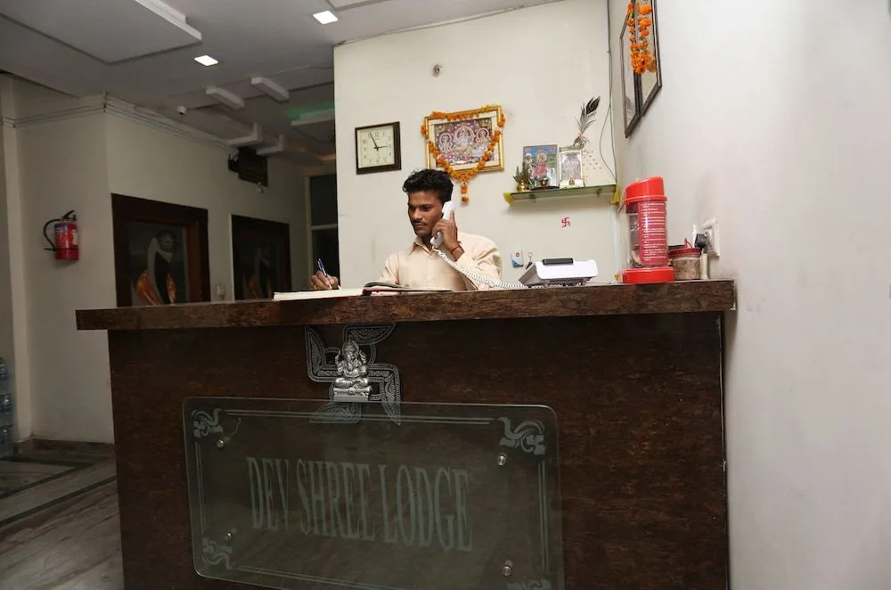 OYO 22665 Hotel Dev Shree