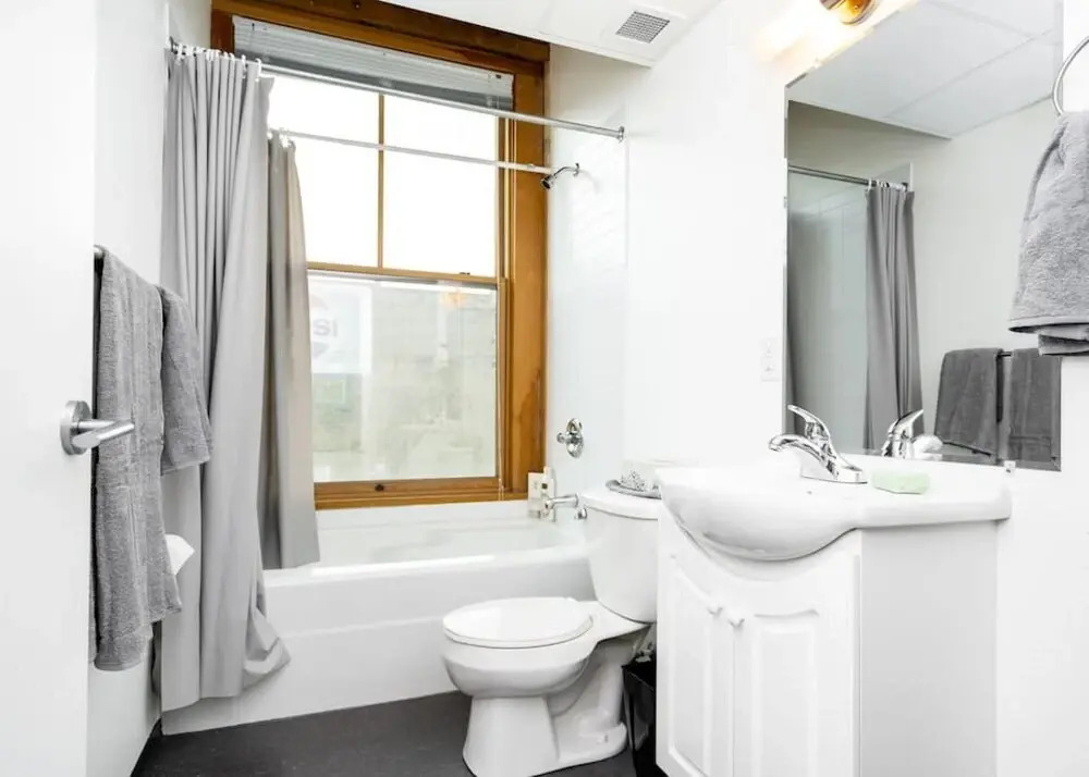 NY Style Loft w Parking Exchange District Gym