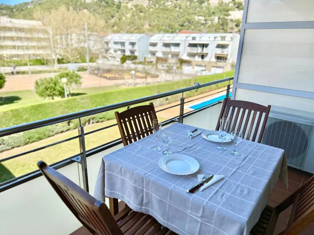 NEW! Apartamento con piscina y balcón a 2 minutos de la playa. WI-FI