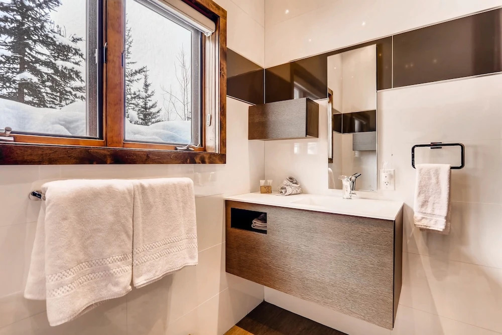 Luxe West Vail Side A - 3 Br Duplex