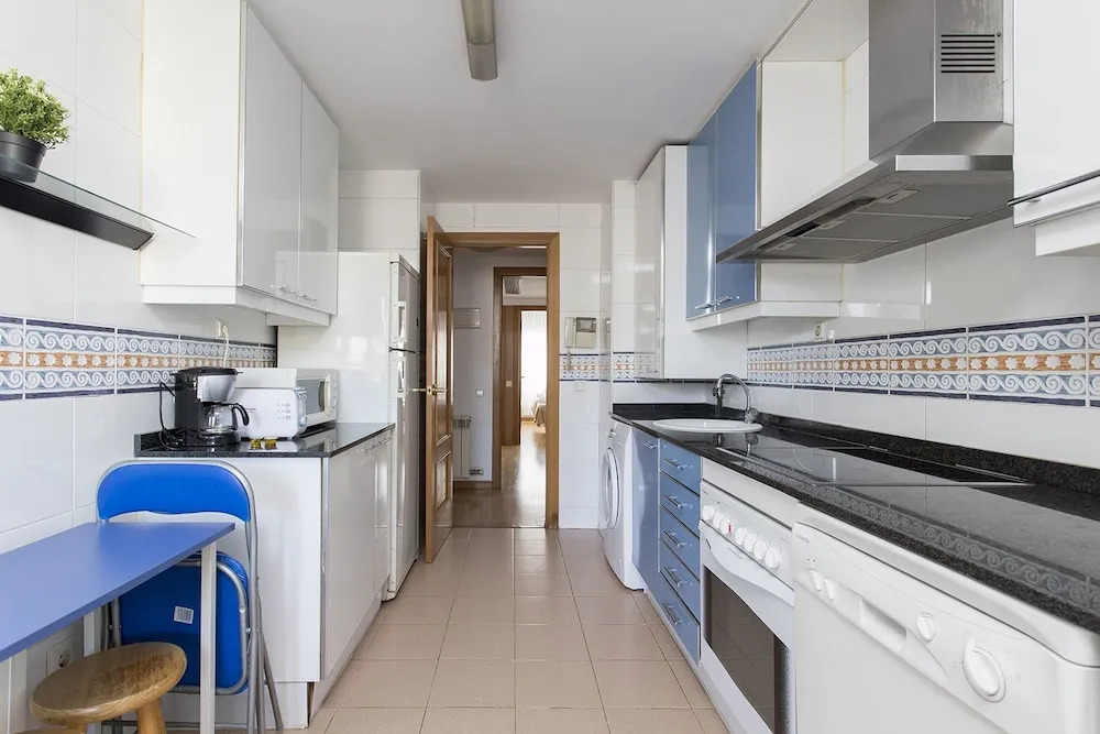 1317 - Modern Forum Apartment
