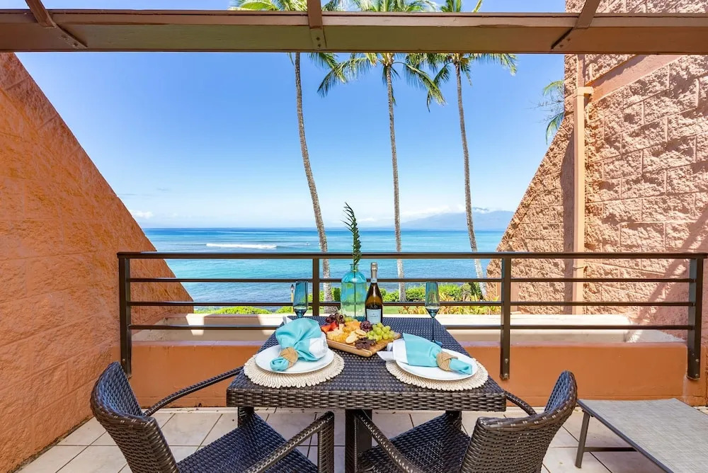 Kuleana 613 1 Bdrm 1 Bedroom Condo by RedAwning