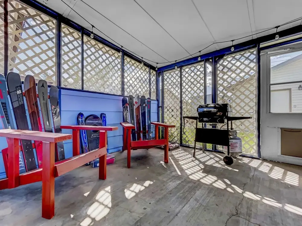 East Side Sunset Pad 3 Bedroom Home
