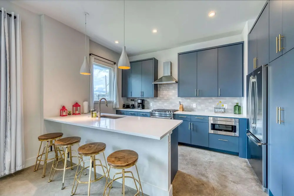 2 Homes in 1! Centrally Located Near Soco