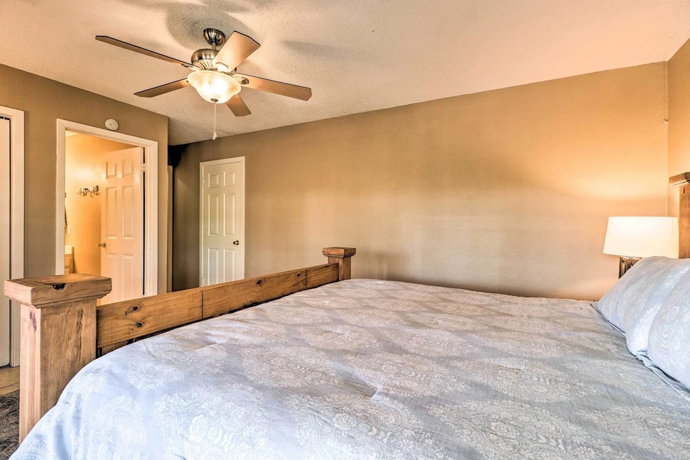 Lakefront Home w/ Point Venture Golf Access
