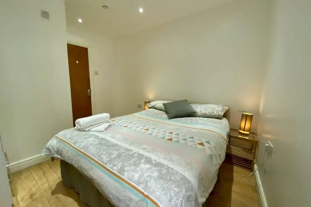 Group Of 8 Apartments For Up To 34 People By Centre!