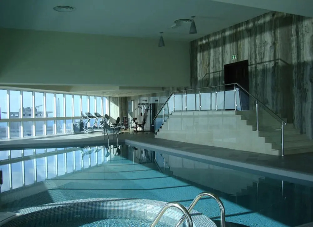 Maison Privee - Urban Apt in Dubai Marina w/ Partial Sea Views