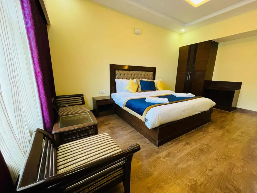 The Ashoka Inn 300mts walkable from Mall Road