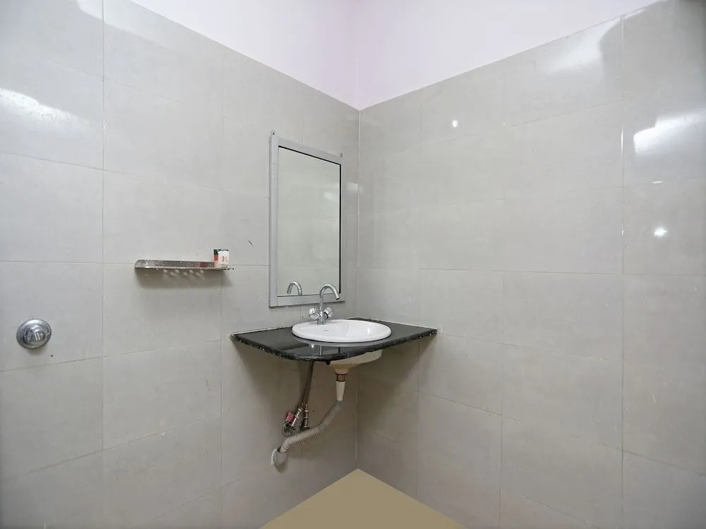 OYO 10994 Hotel Luxury INN