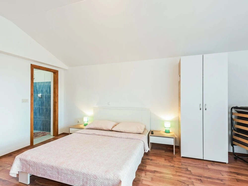 Pleasant Apartment in Posedarje near Sea