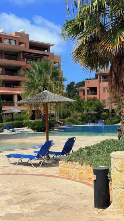 Aphrodite Gardens Modern Apartment