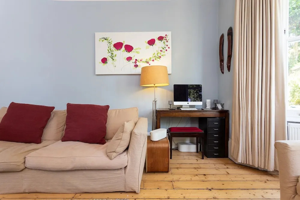 4 Bedroom Home In South London