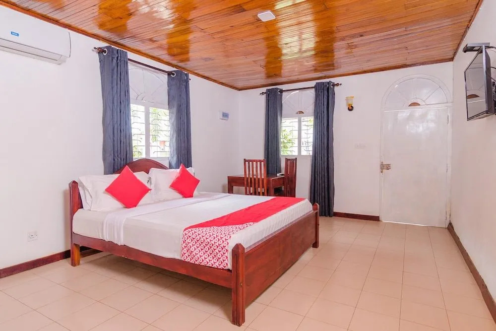 OYO 385 Sanri Villa Negombo