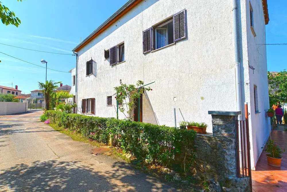 Apartment 358