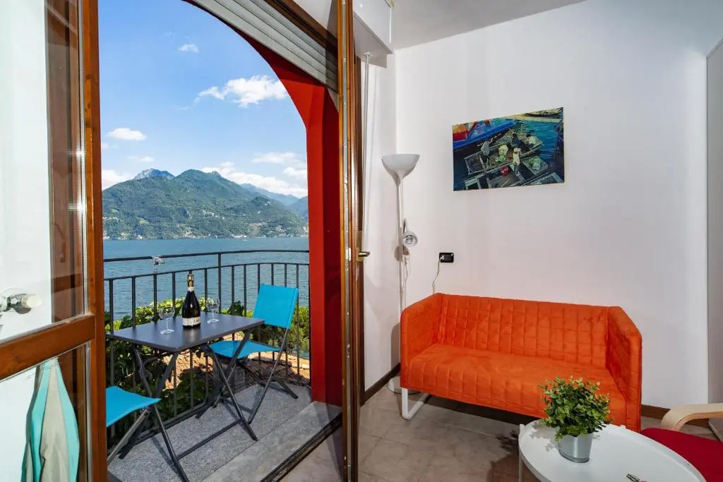 Studio Apartment Lake Views