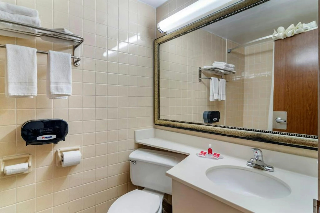 Perry Inn & Suites National Fairground I 75