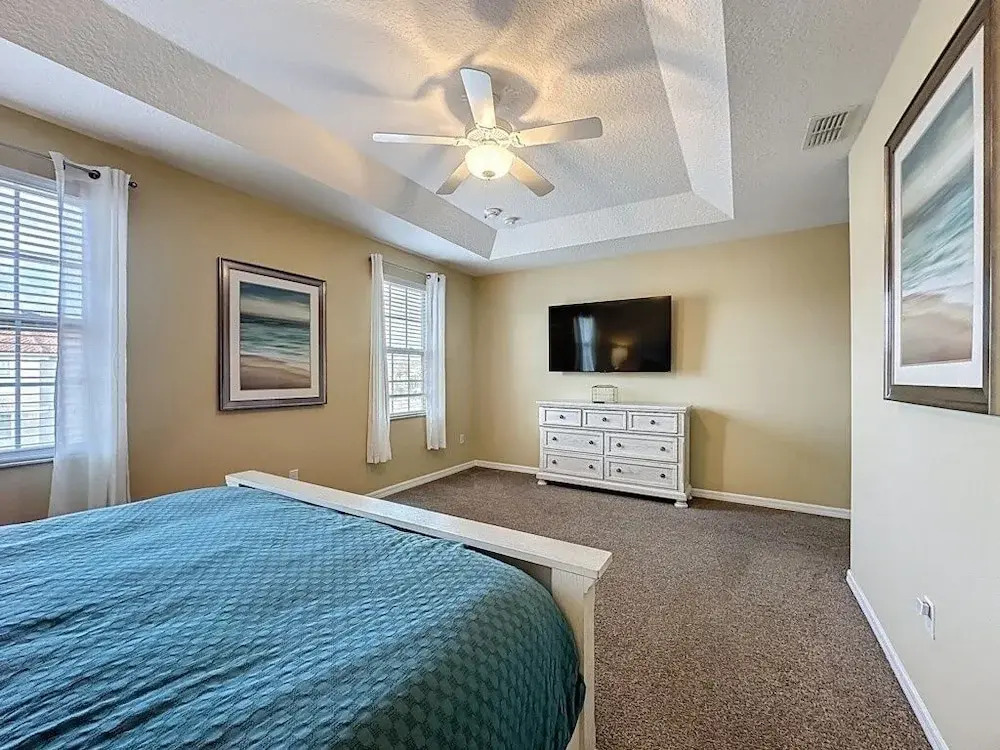 Veranda Home, 8br, 6 En-suites, Lake View,pool/spa 8 Bedroom Villa by RedAwning