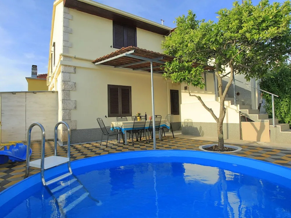 Alluring Holiday Home in Korčula with Whirlpool