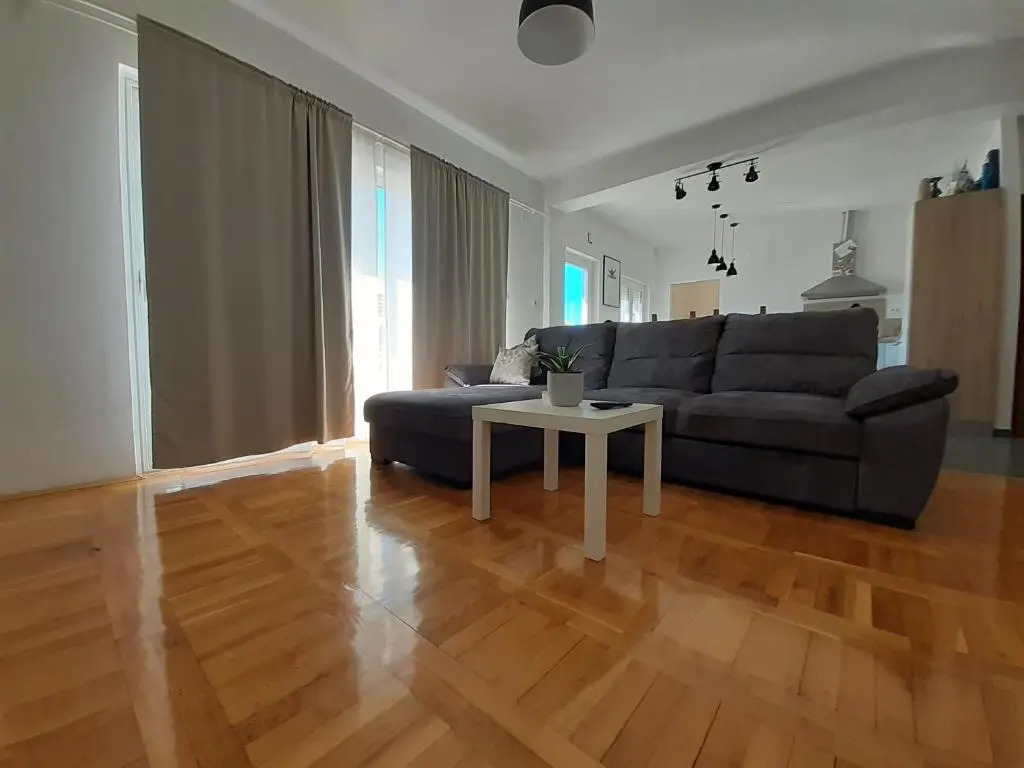 Rasin Apartments