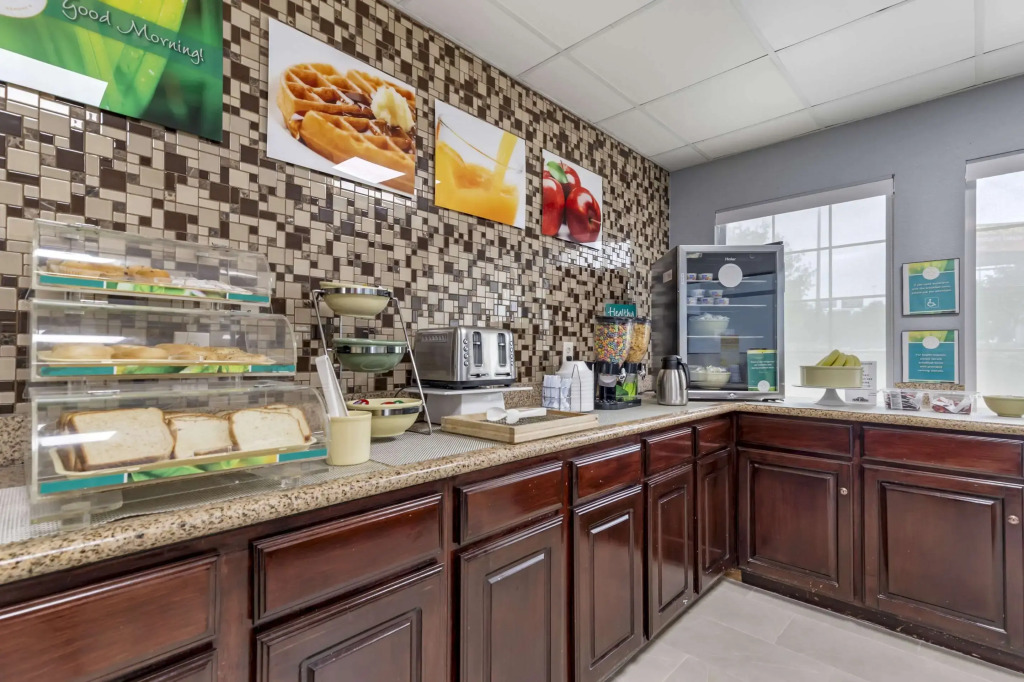 Quality Inn Near Seaworld - Lackland