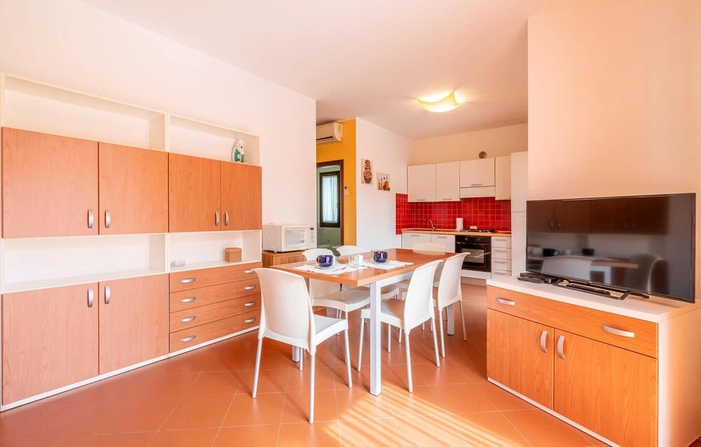 3 Bedroom Awesome Home In Albarella Ro