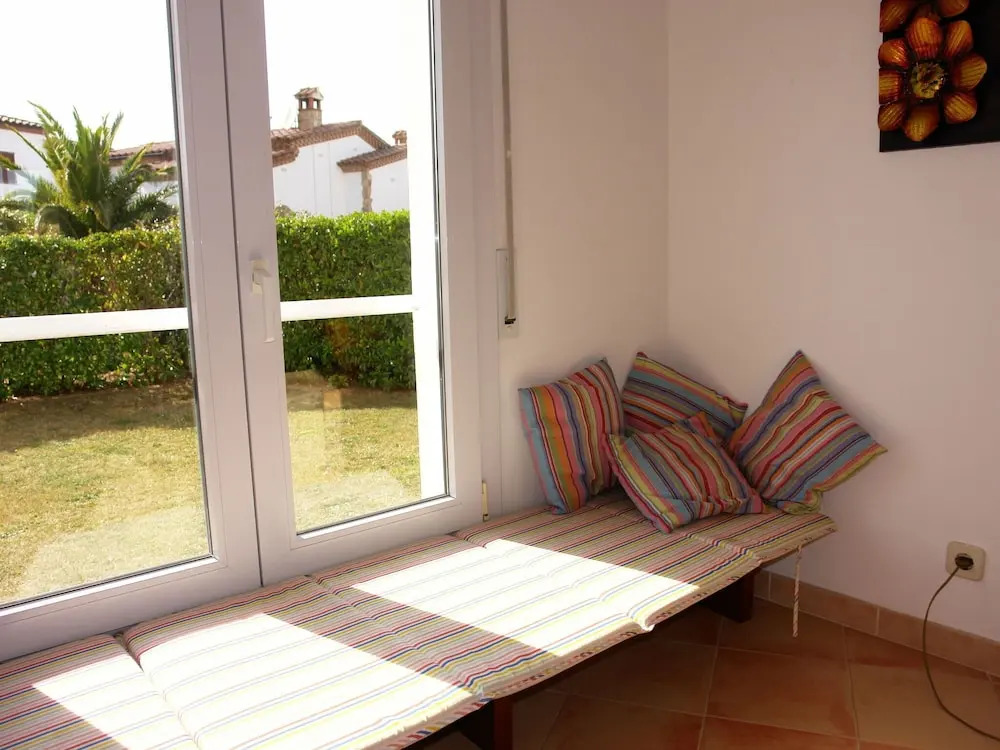 Spacious Villa in Vilacolum With Swimming Pool