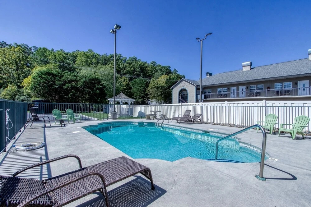 Colonial Crest 110 - Great Location! - You Can Walk To Town! 2 Bedroom Condo by RedAwning