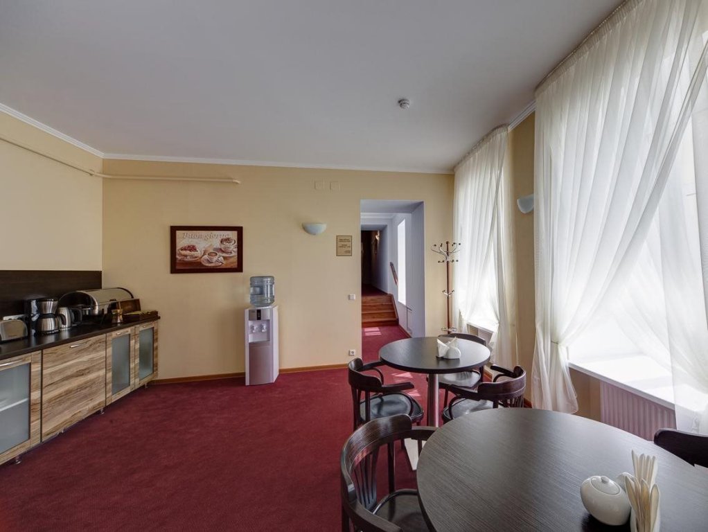 Solo in Nevsky Prospect Guest house