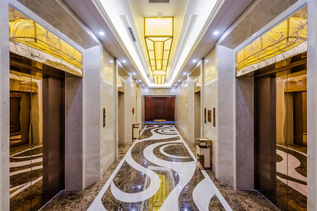 Xinjiang Runjin International Hotel (Kuitun Meimei Park)