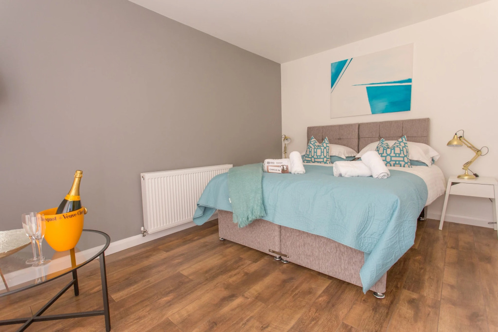 Modern Bright 1-2 Bed Apartments Oxford, with Free Parking ,OX4 Near BMW Science Park & Hospitals